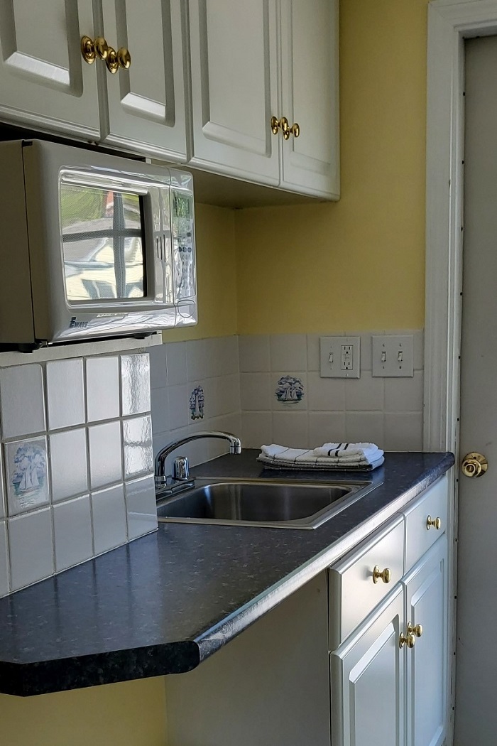Our cheerful kitchen has many amenities to help improve your stay.